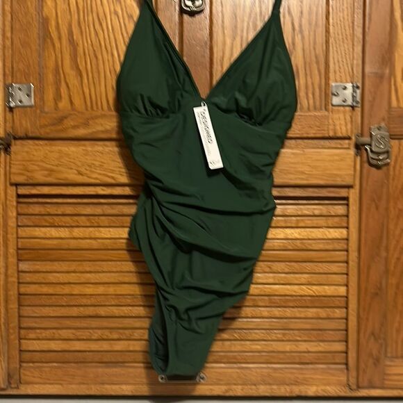 NWT Cupshe One Piece Swimsuit M Hunter Green - Picture 1 of 5